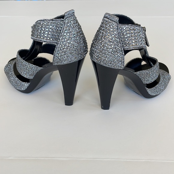 NWT Michael Kors Berkley T Strap Silver 6 M - Picture 10 of 16